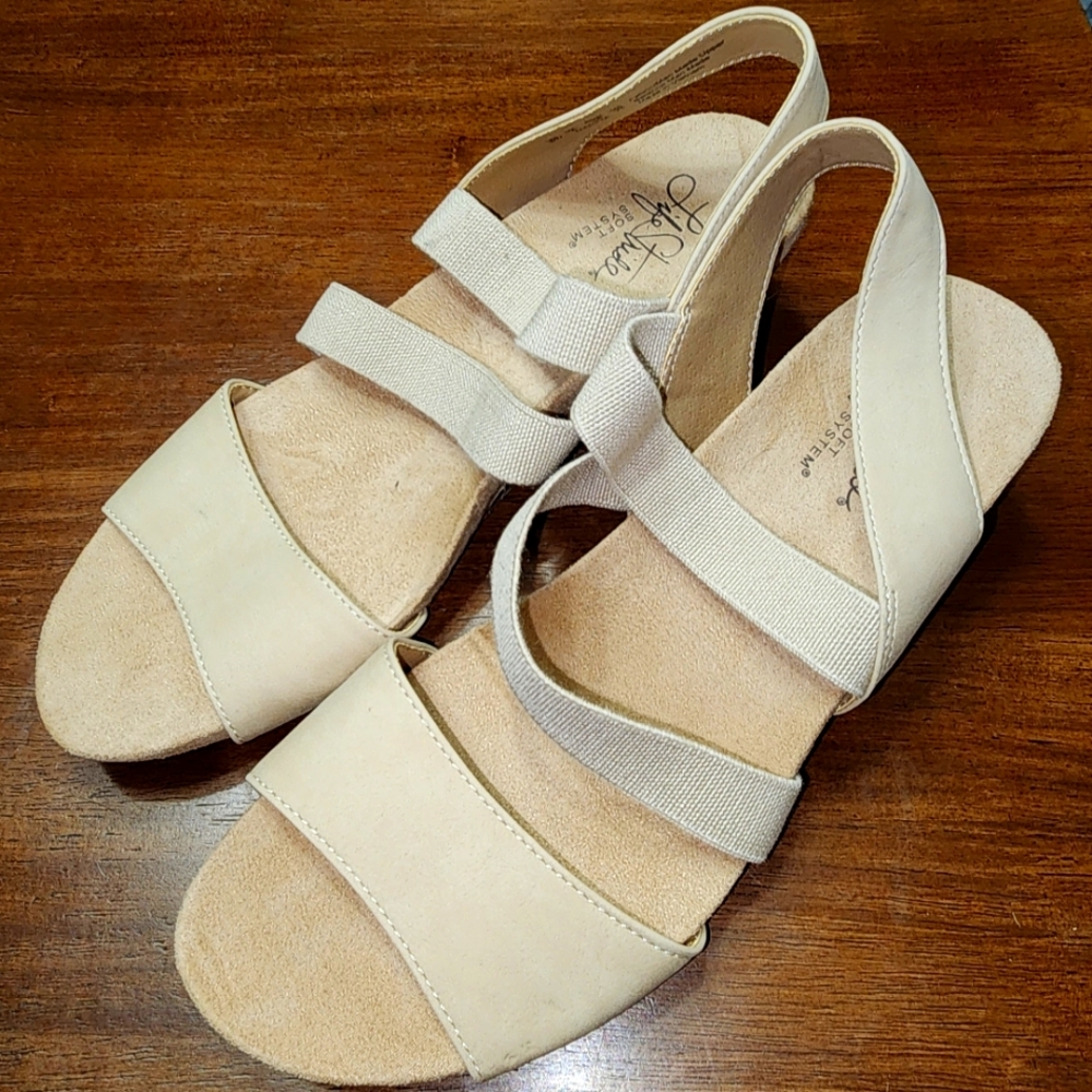 Life Stride sandals
